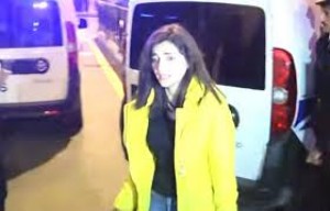 Bakıda qız oğlan dostunu evə gətirdi, aləm bir-birinə dəydi - VİDEO