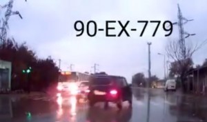 Qırmızı işıqda "protiv" gedən "Niva": 90 EX 779 - VİDEO