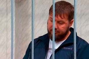 "100 milyon verməsən sənin və uşaqlarının başını deşəcəm, şrup bağlayacam..."