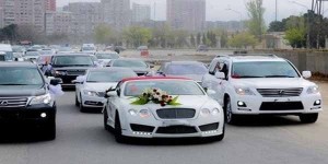 Toy karvanı yolu belə kəsdi - VİDEO