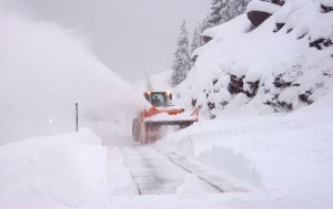 Quba-Xınalıq yolunda qar uçqunu olub