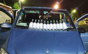 "Mercedes”dən qanunsuz spirtli içkilər aşkarlanıb - FOTO