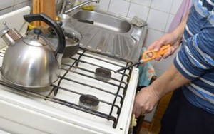 Beton qarışdıran avtomobil qaz xəttini qırıb               - FOTO