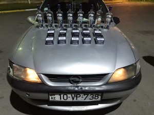 Avtomobildən gizlədilmiş spirtli içkilər və siqaretlər aşkarlanıb - FOTO