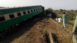 Qatar relsdən çıxdı: onlarla insan xəsarət alıb - FOTO