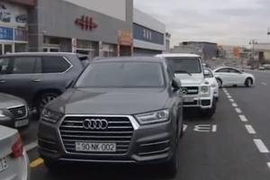 Babək prospektində yeni çəkilən avtobus zolağı parkinqə çevrilib - VİDEO