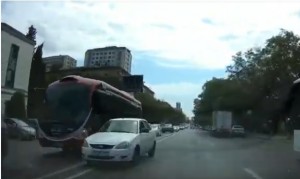 "Protiv" gedən "Priora" təhlükə yaradır - 90 PT 084 - VİDEO