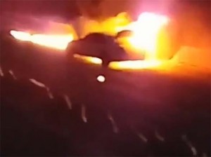 Şəkidə "Mercedes" yanaraq külə döndü - VİDEO