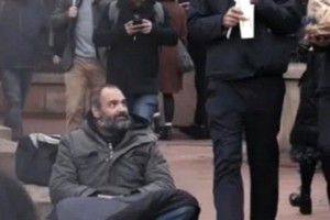 Dilənməklə gündə 800 dollar qazanır: Şəhərdə mənzili var - VİDEO