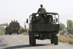 Avtomobil karvanına hücum olundu - 6 hərbçi yaralanıb