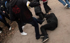 Atasını döyənləri bıçaqlayan oğulun cəzası azaldılıb