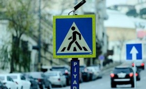 Bakıda qadını avtomobil vurub