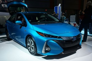 “Toyota” üç yanacaq növü ilə işləyən ilk hibrid avtomobilini satışa çıxaracaq