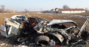 Qəzaya düşən avtomobil parçalara ayrıldı - QƏZANIN VİDEOsu