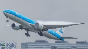 Dünyanın ən nəhəng aeroportunda ilk təyyarə Bakıya eniş edəcək