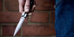 Gənc küçədə bıçaqlandı - Abşeronda