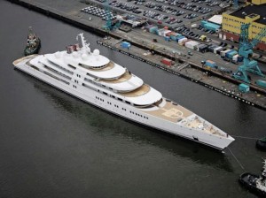 Vahid Ələkbərovun yaxtası Barselona limanına yan alıb - FOTO