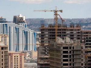 İlham Əliyev: "Belə yerlərdə bina tikmək cinayətdir və bunu edən cavab verəcək"