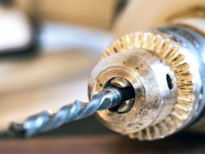 Qadın özündən yaşca kiçik kişini direllə deşib öldürdü - FOTO