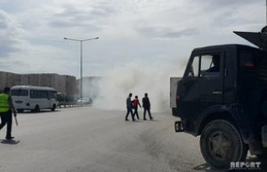 Abşeronda yük maşını yanıb