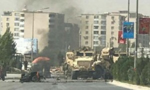 Hərbi texnika karvanına hücum olundu - FOTO