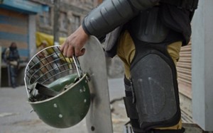 Kəşmirdə polislərin maşınına hücum - 7 ölü