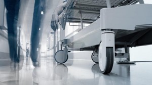 Əməkdar artist evinin önündə GÜLLƏLƏNDİ