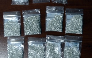 Külli miqdarda brilyantla aeroportda saxlanıldı – FOTO + VİDEO