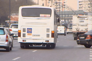 Sərnişinlər gələn avtobusları görmür - VİDEO