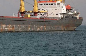 Buğda aparan yük gəmisi raketlə vuruldu