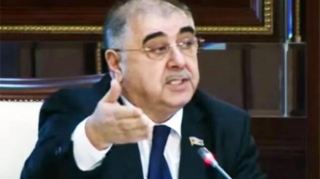 Qalib Salahzadənin dəniz kənarındakı obyektlərinin söküntüsünə başlanıldı 