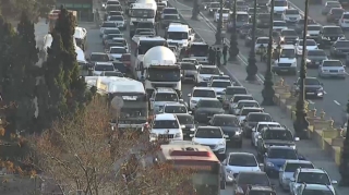 Yeni tədris ili köhnə problemlə gəldi - Bakı tıxacına necə əlac edək? 