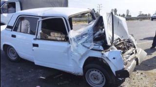 Mikroavtobus "07" ilə toqquşdu - Ölən var 