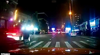 Keçiddə piyadaya yol verməyən sürücü az qala onu vuracaqdı   - ANBAAN VİDEO