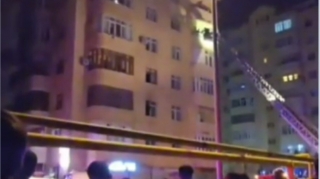 Sumqayıtda yanğın baş verən binadan sakinlər təxliyə edildi - VİDEO  