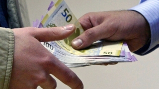 Borc istədiyi tanışını sonradan talamaqda şübhəli bilinən şəxs saxlanılıb 