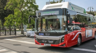 Скандал в автобусе BakuBus: водитель высадил пассажиров - ВИДЕО 