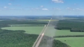 Dron Ukraynanın “Su-25” təyyarəsinin düşməni hədəfləməsini lentə alıb - VİDEO 