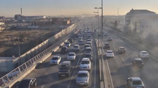 Paytaxt yollarında tıxac var - SİYAHI   - FOTO