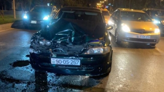 Bakıda iki avtomobil toqquşub - FOTO - VİDEO 