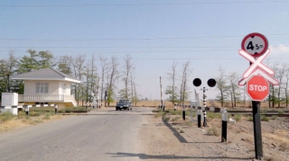 Dəmir yolu keçidlərində səhv edən sürücü və piyadaları nə gözləyir? – Qaydalar pozulur və... 