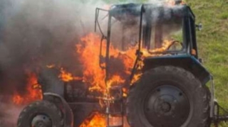 Şəmkirdə traktor yanıb