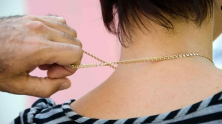 Bakıda qadına qarşı soyğunçuluq edildi 