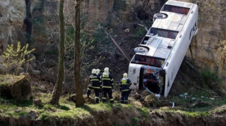 Avtobus uçurumdan aşdı - 13 nəfər ölüb 