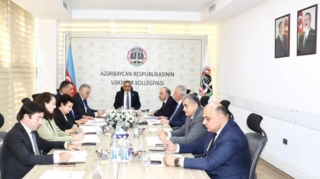 Bir vəkil kollegiyadan çıxarıldı 