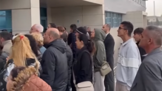 Yeni Klinikanın qarşısındakı uzun növbə ilə bağlı açıqlama - VİDEO