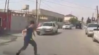 Bakıda yola qaçan uşaq maşının altında son anda xilas oldu  - VİDEO