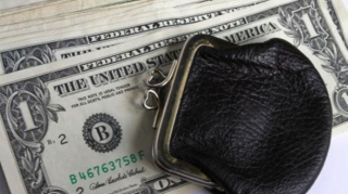 Keçmiş məhkum qadının min dollarını oğurladı 