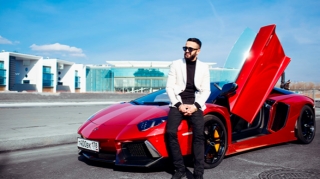 Azərbaycanlı bloqer lüks avtomobilini “OD QİYMƏTİNƏ”  satışa çıxardı - VİDEO   