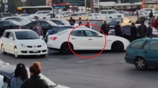Bakıda “Toyota Prius”la “Maserati” toqquşub  - VİDEO